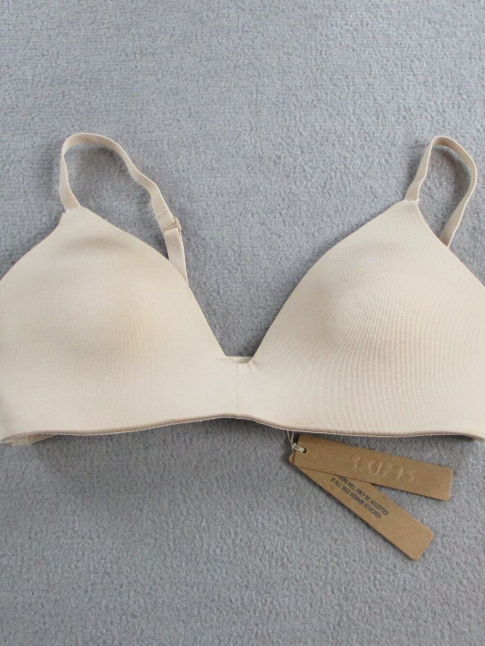 SKIMS Wireless Form Lightly Lined Bra Womens 32B Sand Beige NEW NWT